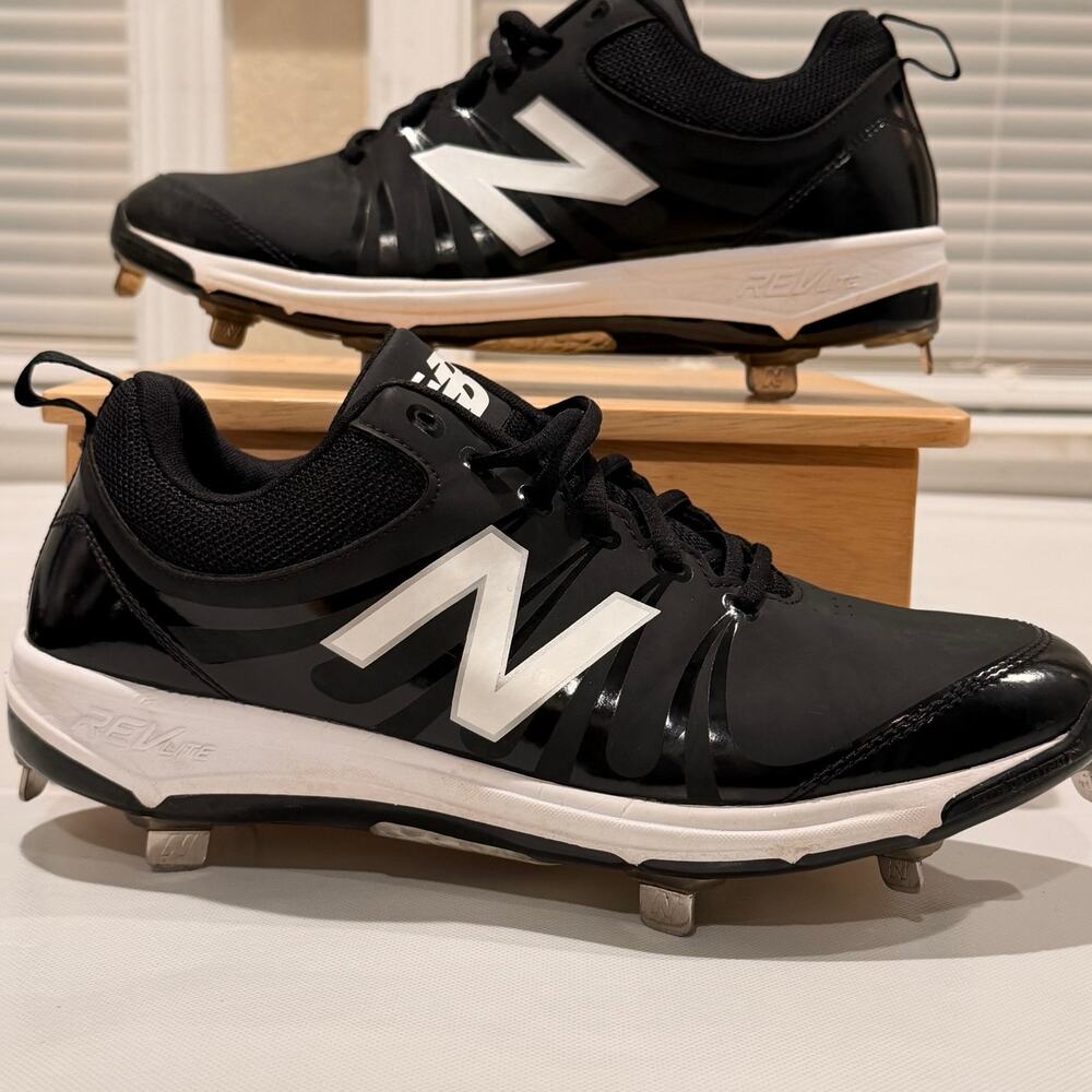 New Balance LTUPEBK2 Men's Size 9 Black White Baseball Metal Cleats REVLite